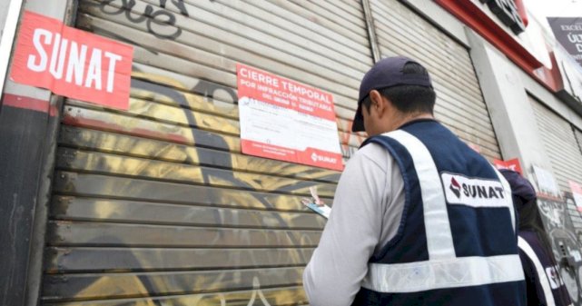 Límites temporales y causales tasadas en el ejercicio de la facultad de fiscalización. La permanencia en regímenes tributarios y la eficacia de los actos de determinación