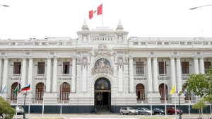 Atribuciones adicionales para el vicerrector académico y de investigación