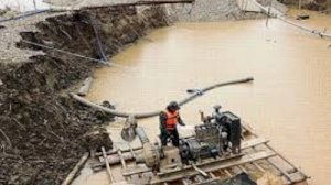 Decreto Supremo que aprueba el Reglamento de la Ley N° 32412 Ley que establece medidas de control y de fiscalización en la distribución el transporte y la comercialización de insumos químicos susceptibles de uso en la actividad minera y en la minería ilegal