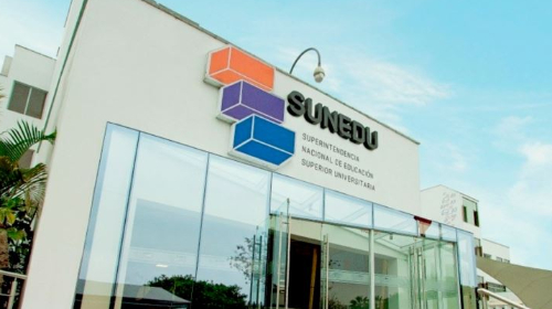 Ley que establece mecanismos excepcionales para garantizar la continuidad formativa de estudiantes de universidades asociativas sin fines de lucro con licencia institucional denegada