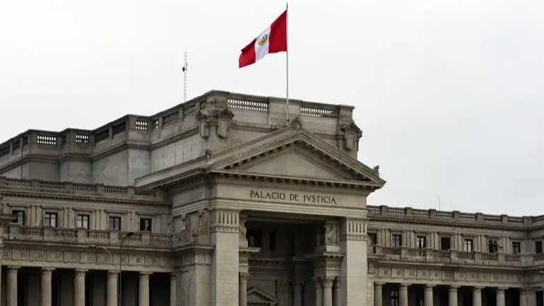 En un proceso de partición y división no resulta procedente discutir el derecho de propiedad (Casación N.º 5024-2021-Lima Norte)