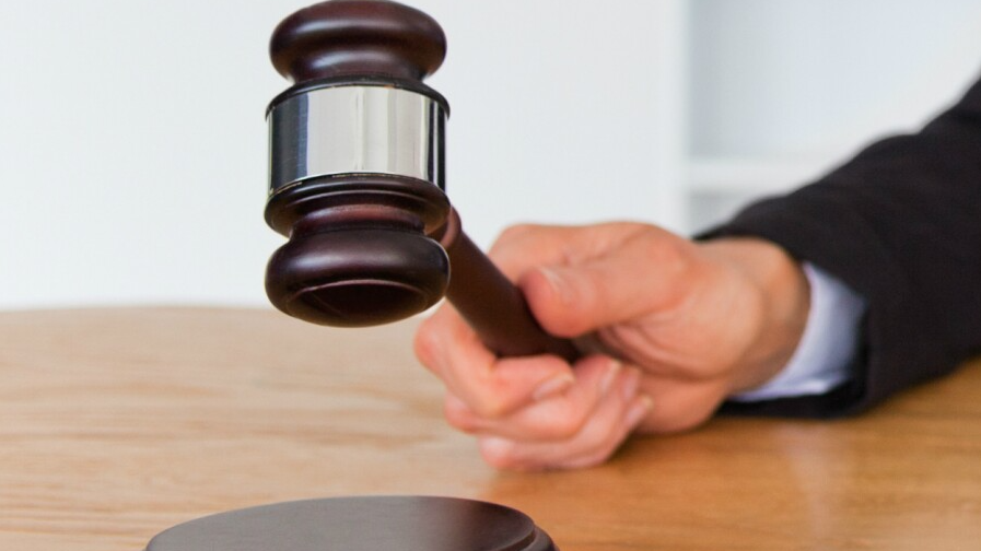 La negativa del imputado a firmar el acta de registro puede ser valorada como una máxima de la experiencia orientada a eludir la responsabilidad penal, siempre que exista corroboración probatoria (R. N. N.º 1041-2025 Lima Este)