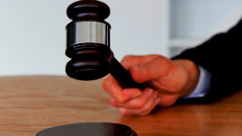 La negativa del imputado a firmar el acta de registro puede ser valorada como una máxima de la experiencia orientada a eludir la responsabilidad penal, siempre que exista corroboración probatoria (R. N. N.º 1041-2025 Lima Este)