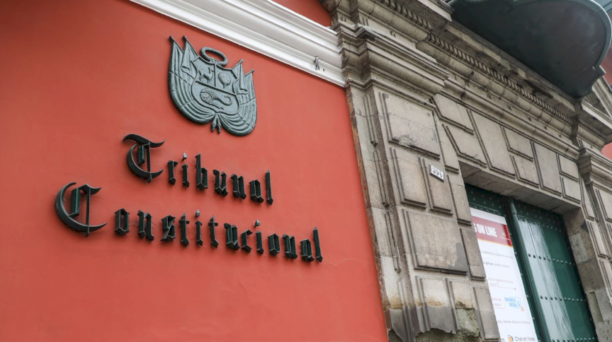 El TC establece un plazo mínimo de tres días hábiles entre la notificación y la audiencia; con notificación electrónica, se consideran dos días hábiles adicionales (Exp. N.º 02938-2024-PHC/TC Lima)