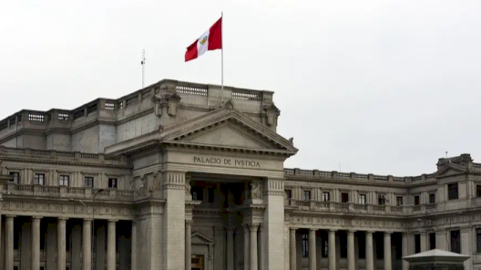 El juez vulnera el principio de congruencia en un proceso de divorcio cuando declara la improcedencia de la demanda por la invalidez del matrimonio sin haber sido objeto de debate (Casación N.º 3757-2022 Lima)