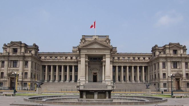 El pacto de reserva de propiedad en la compraventa impide al demandante del desalojo invocar el derecho de propiedad para la restitución del bien (Casación N.º 193-2023-Sullana)