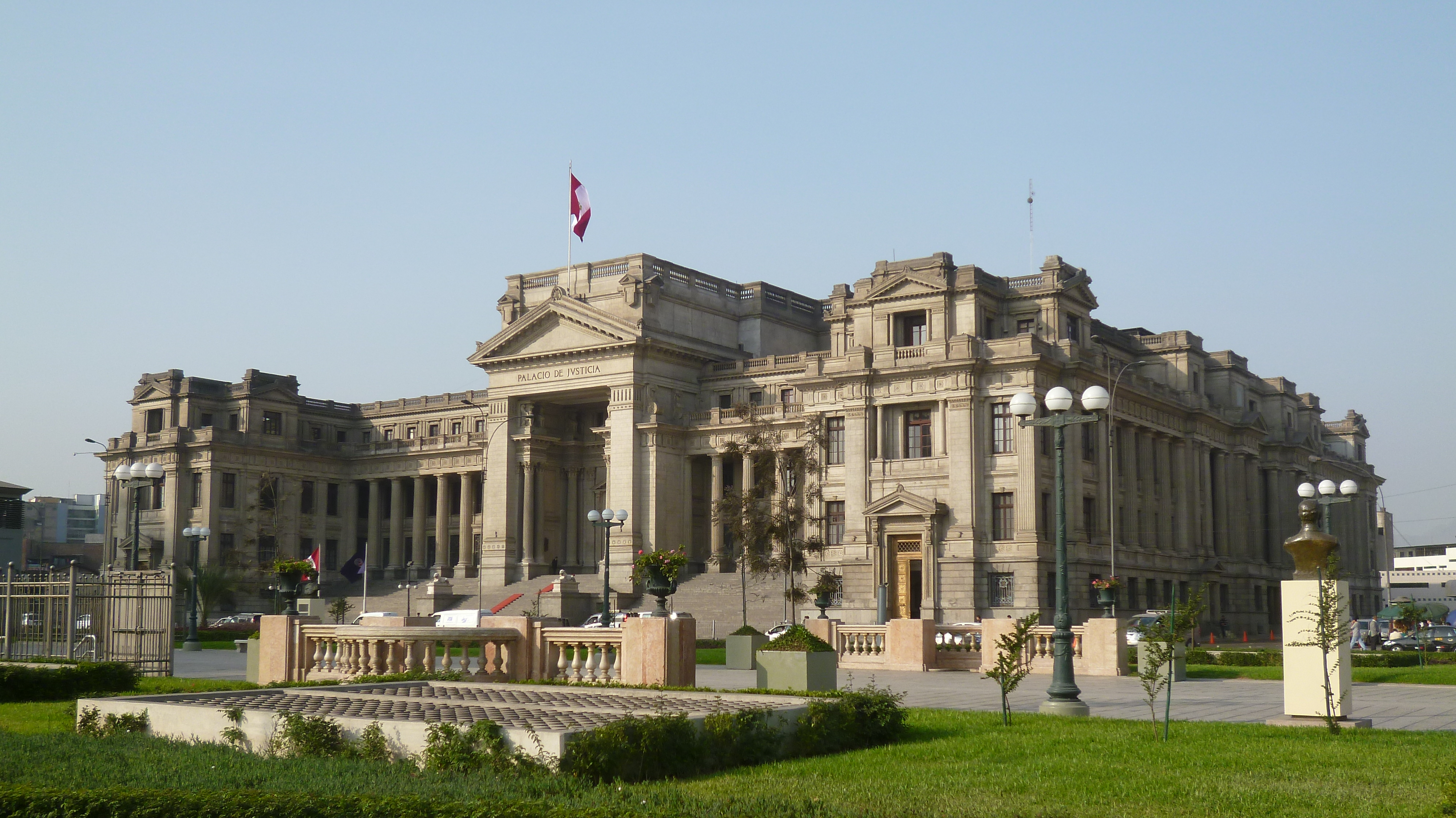 El juez no puede ordenar la emisión de una nueva partida de nacimiento cuando se solicita el cambio de sexo en el DNI (Casación N.º 1565-2022-Arequipa)