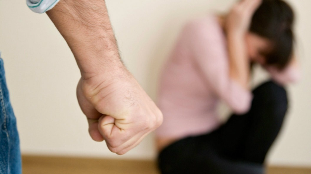 El contexto de violencia familiar no requiere denuncias previas para ser acreditada, puede ser inferida mediante circunstancias objetivas o estereotipos de género