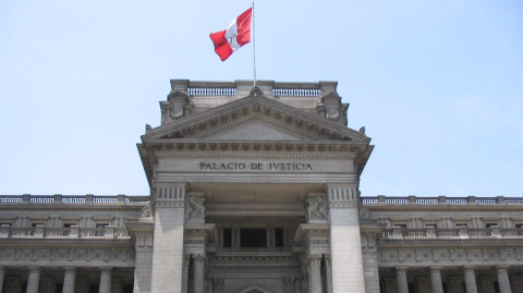 Mientras exista impedimento matrimonial, la convivencia no puede generar efectos propios de una unión de hecho (Casación N.º 2171-2023-Lima)