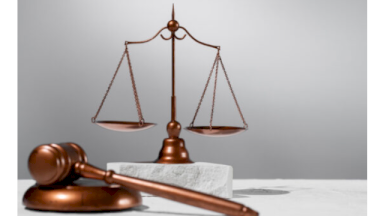 Si la Sala Penal Superior, en ejercicio del control de calificación del recurso de apelación, lo declara improcedente, la resolución que contiene dicha decisión únicamente puede ser impugnada mediante recurso de reposición (Queja NCPP 418-2024)