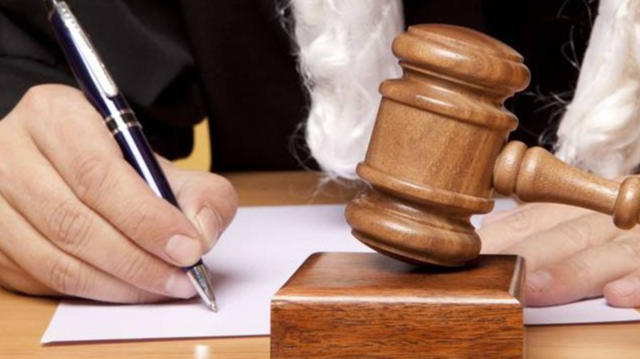 La Corte Suprema admite la desvinculación procesal sin previo debate cuando el error de tipificación es manifiesto (R. N. N.º 828-2025 Lima Norte)