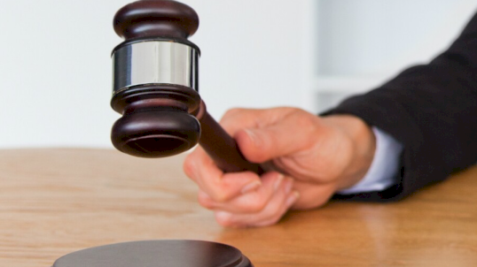 La suspensión de la ejecución de la pena se determina según la pena impuesta en sentencia y no por el saldo pendiente de cumplimiento (R. N. N.º 587-2025 Nacional)