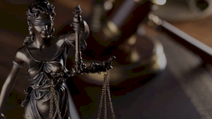 Prescripción extraordinaria: la constitucionalidad del artículo 84 del Código Penal no se extiende al artículo 83 (R. N. N.º 897-2025 Lima)