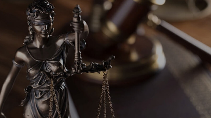 Prescripción extraordinaria: la constitucionalidad del artículo 84 del Código Penal no se extiende al artículo 83 (R. N. N.º 897-2025 Lima)