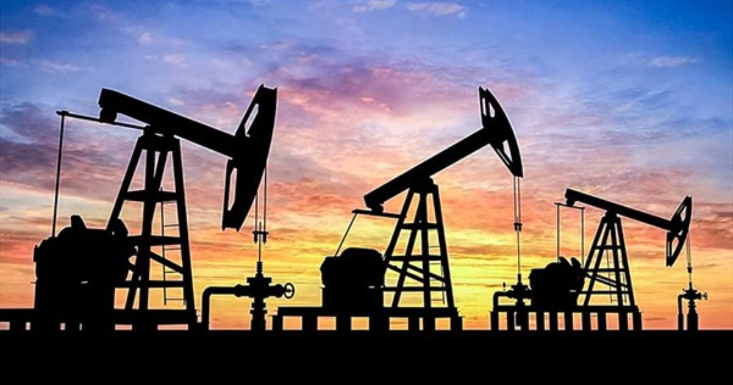 El crudo se desploma e impulsa la subida de mercados globales