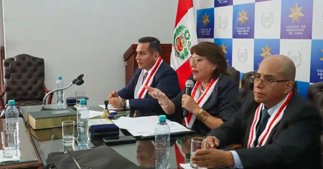Guerra de Gremios: Abogados denuncian penalmente a Delia Espinoza por presunta “Falsa Junta” de Colegios