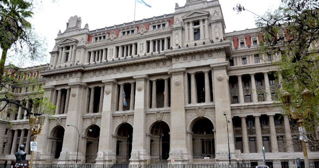 Justicia argentina deja vigente norma que deshace los límites a la compra de tierras por parte de extranjeros